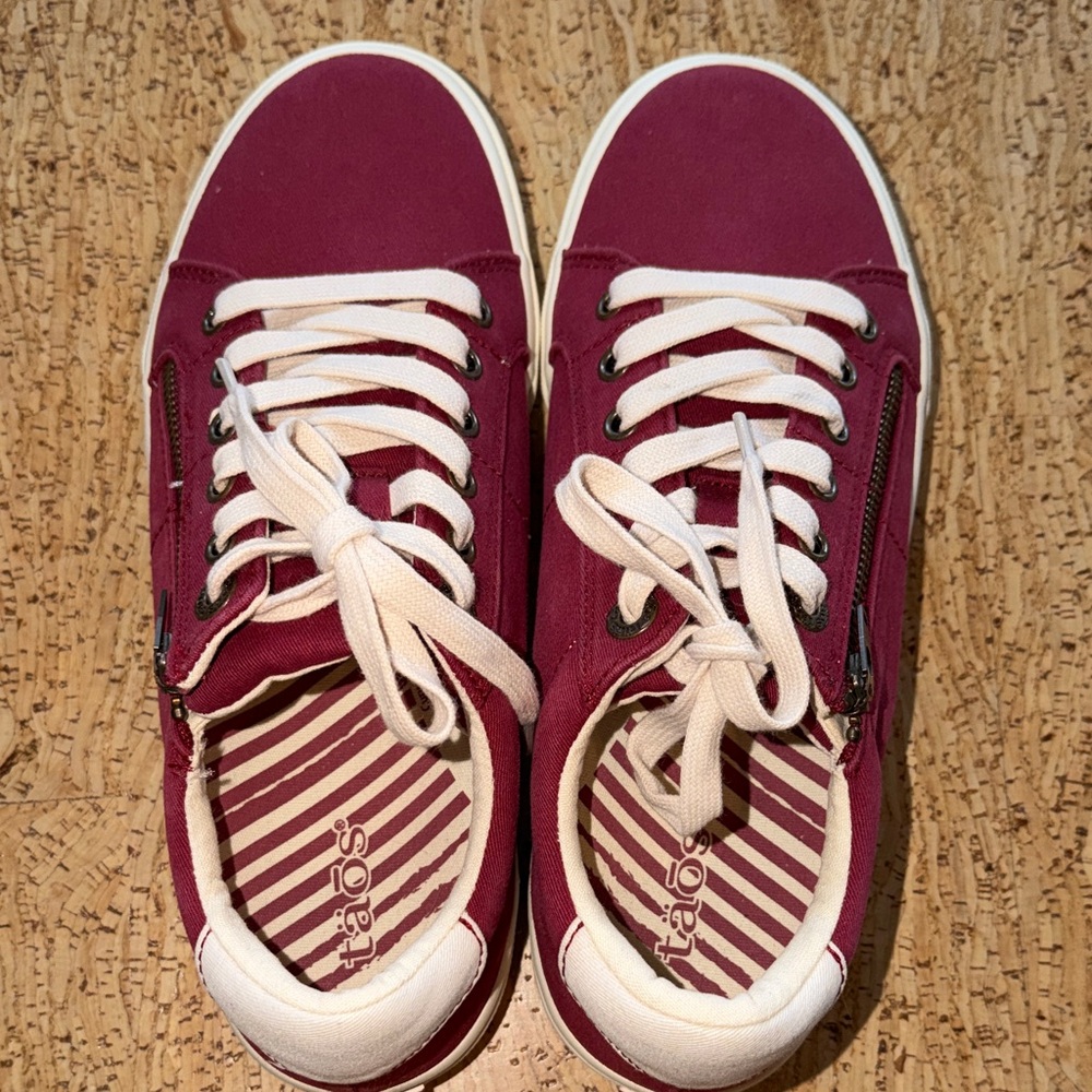 Taos Footwear Z Soul Sneakers Crimson/Ecru Distressed Size 8/New - Picture 4 of 6